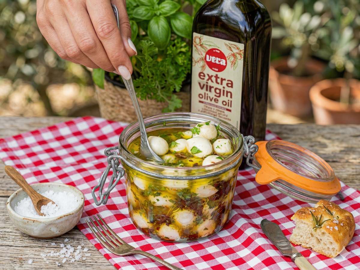 Mini mozzarella marynowana w ziołach